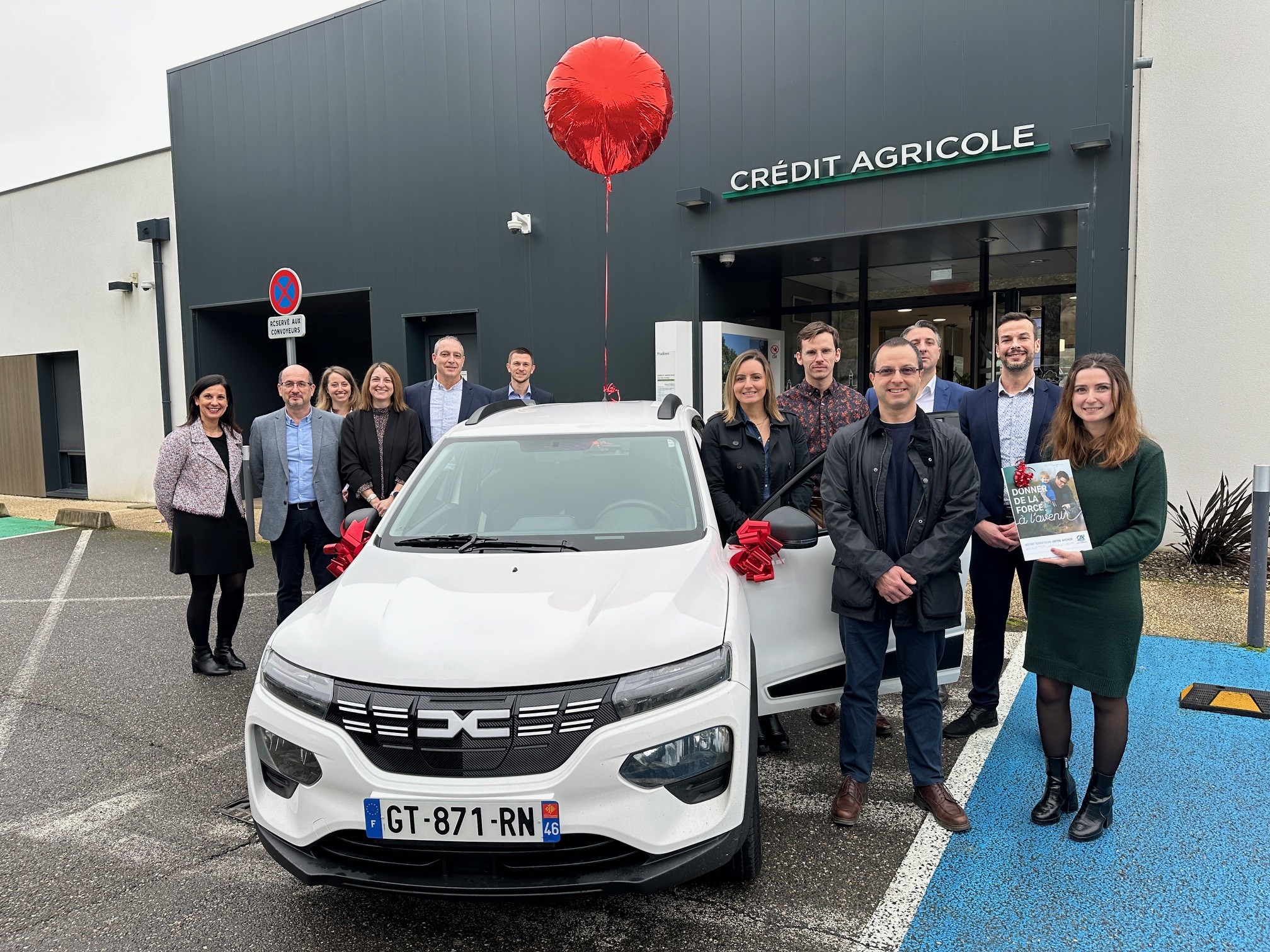 Le Crédit Agricole Nord Midi-Pyrénées offre une voiture électrique à l’occasion des 25 ans de l’assurance !