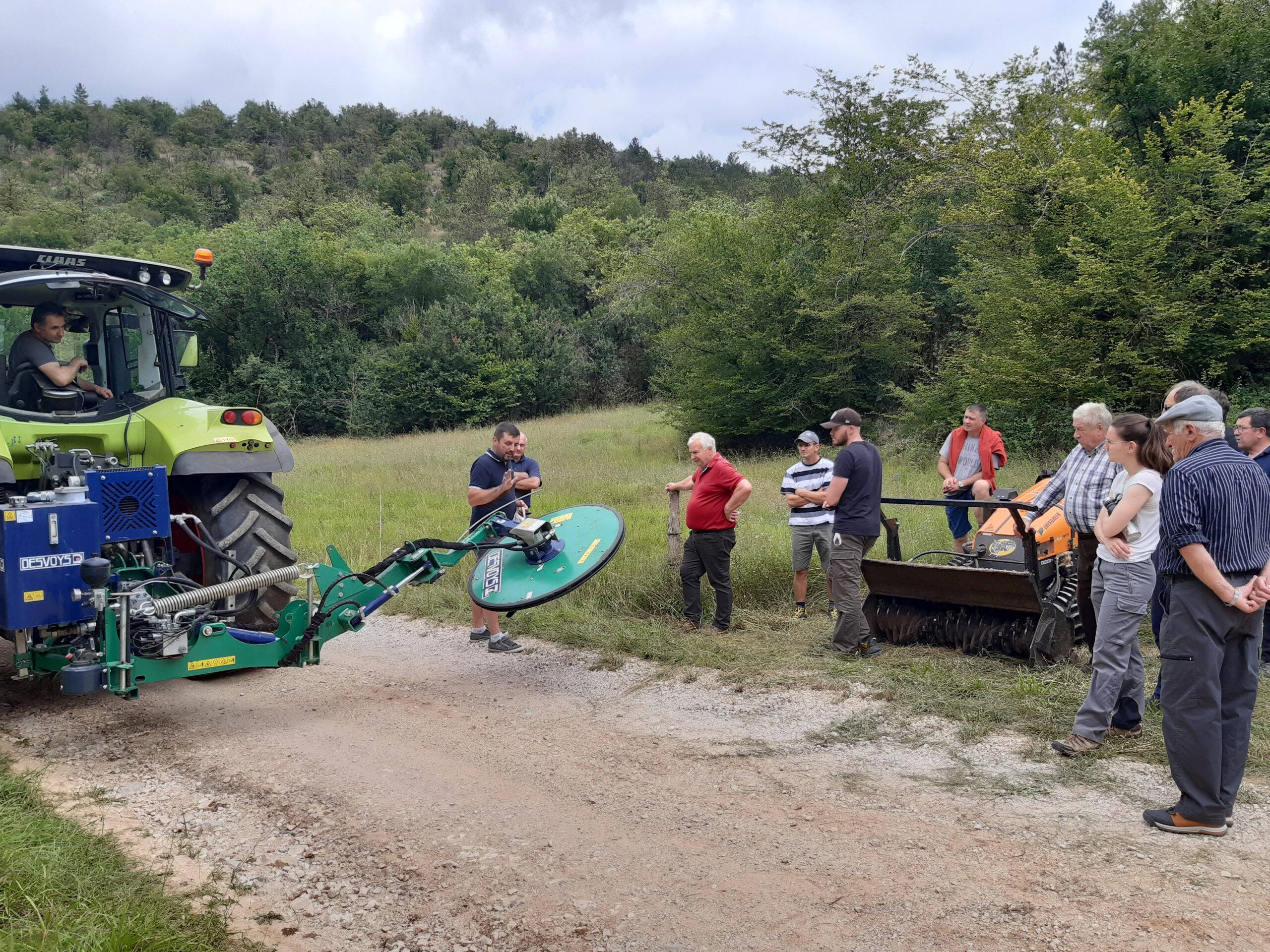 AFPL Bouziès Saint-Cirq-Lapopie : Les broyeurs sous clôture en démonstration