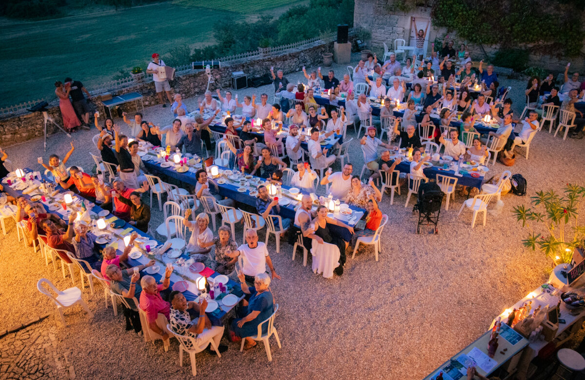 La Tablée sous les Étoiles&nbsp;: 130 convives à la table du château de Cénevières